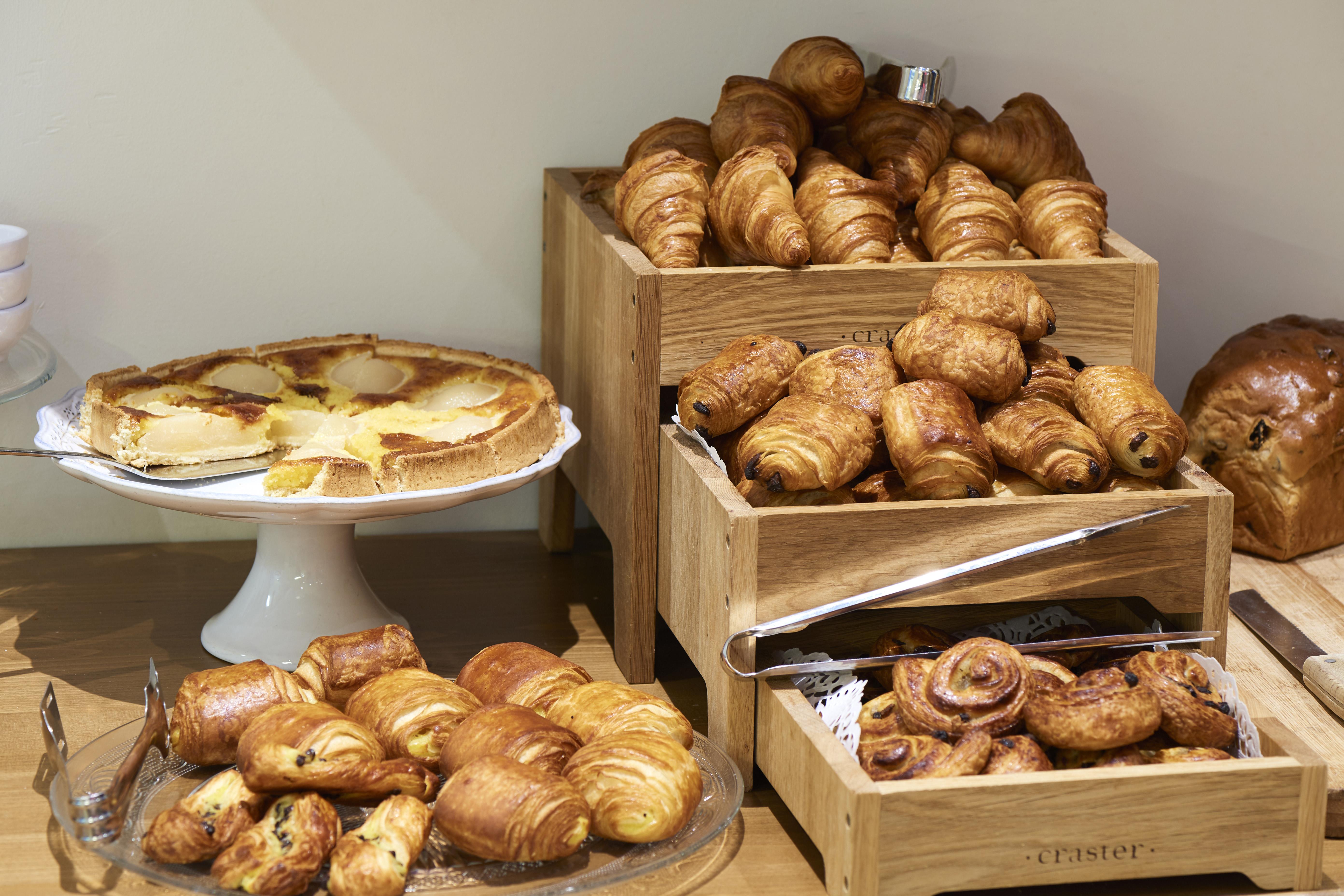 Stanhope Hotel By Thon Hotels Bruxelles Esterno foto Croissants and other pastries