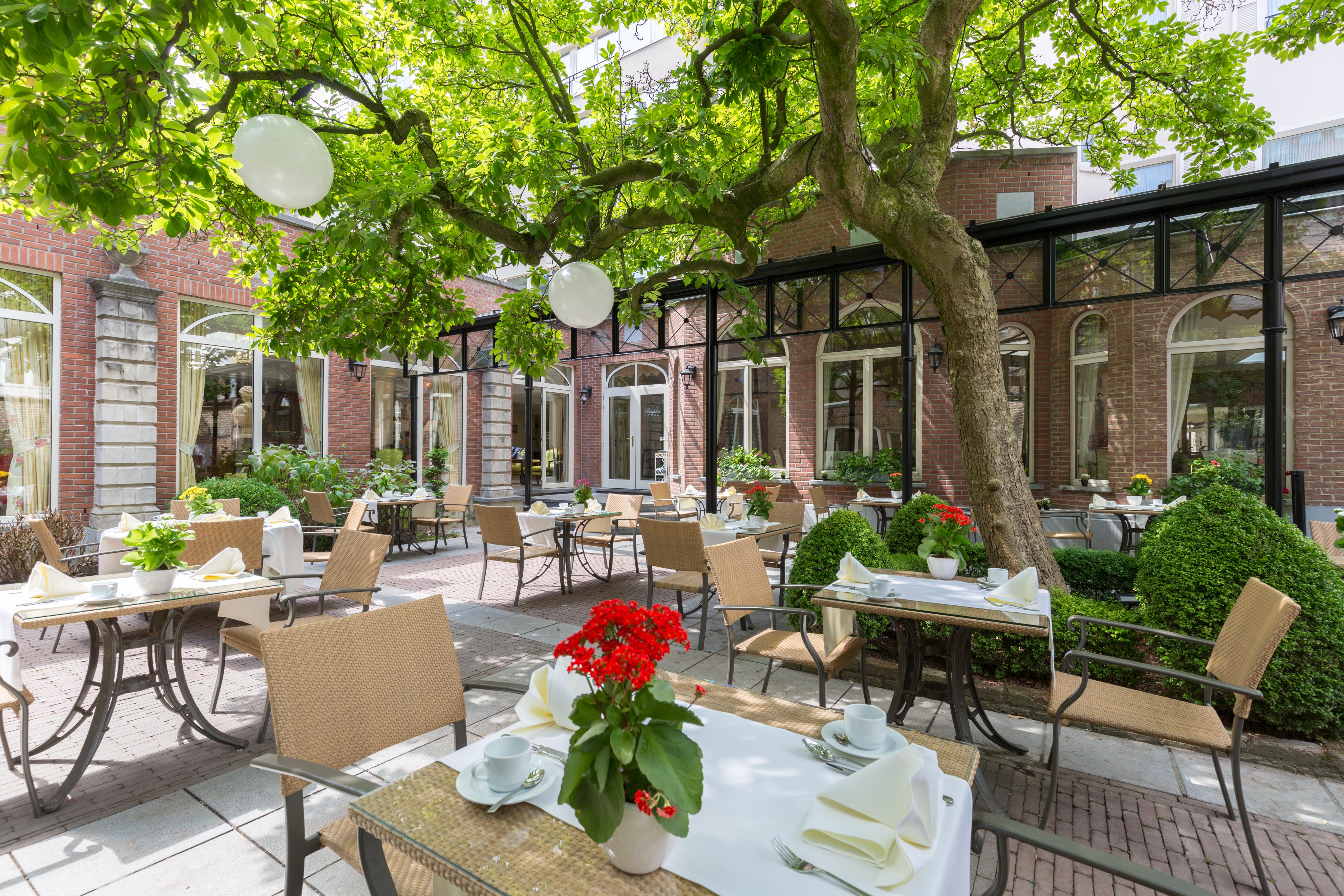 Stanhope Hotel By Thon Hotels Bruxelles Esterno foto The courtyard of the hotel