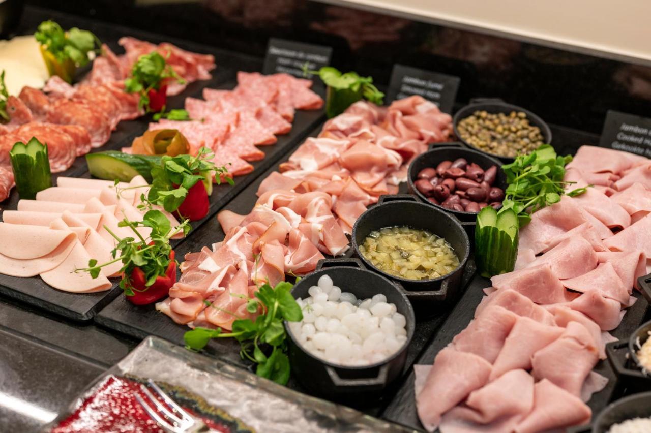 Stanhope Hotel By Thon Hotels Bruxelles Esterno foto A selection of cold cuts