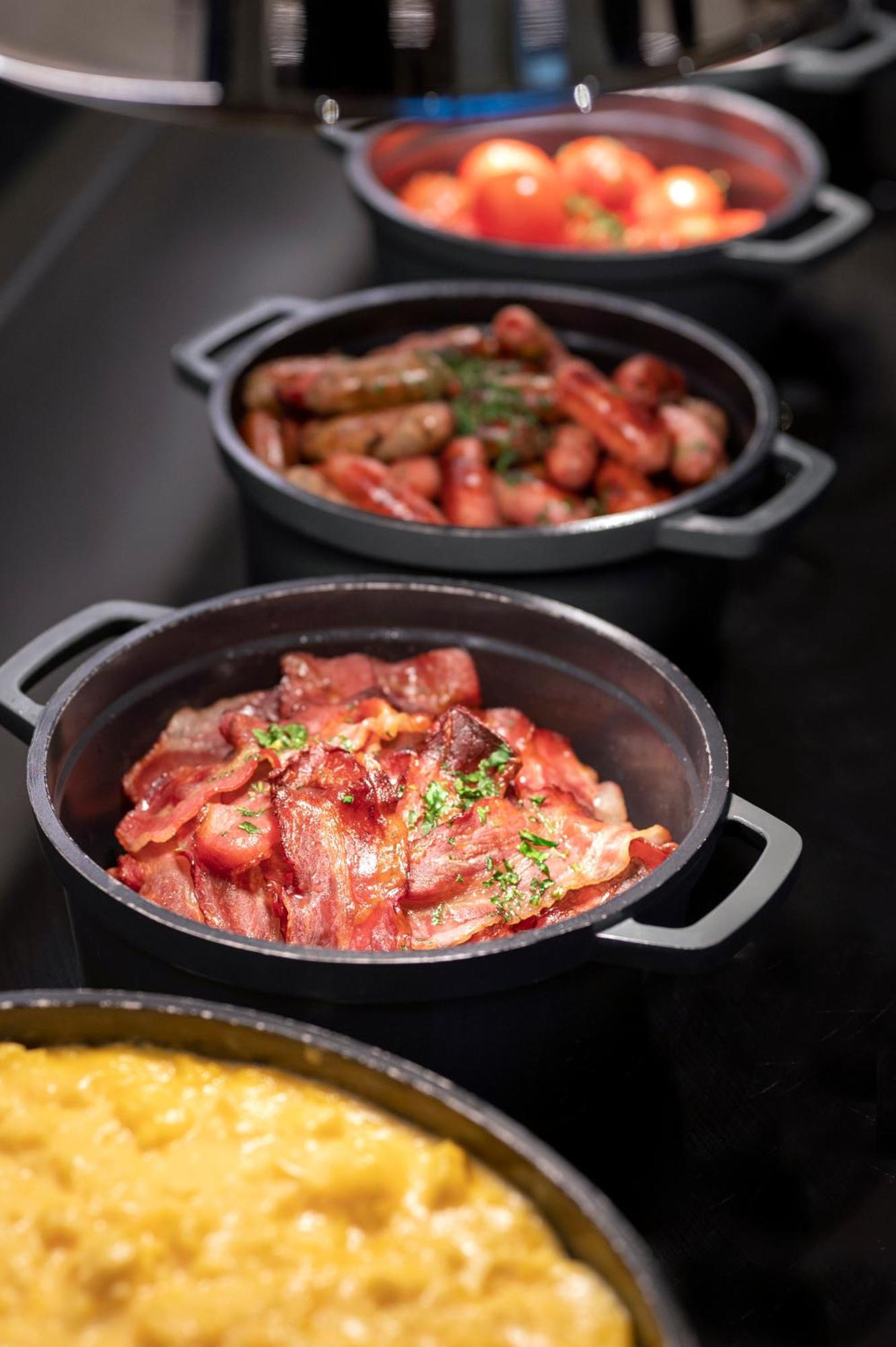 Stanhope Hotel By Thon Hotels Bruxelles Esterno foto A pan of bacon