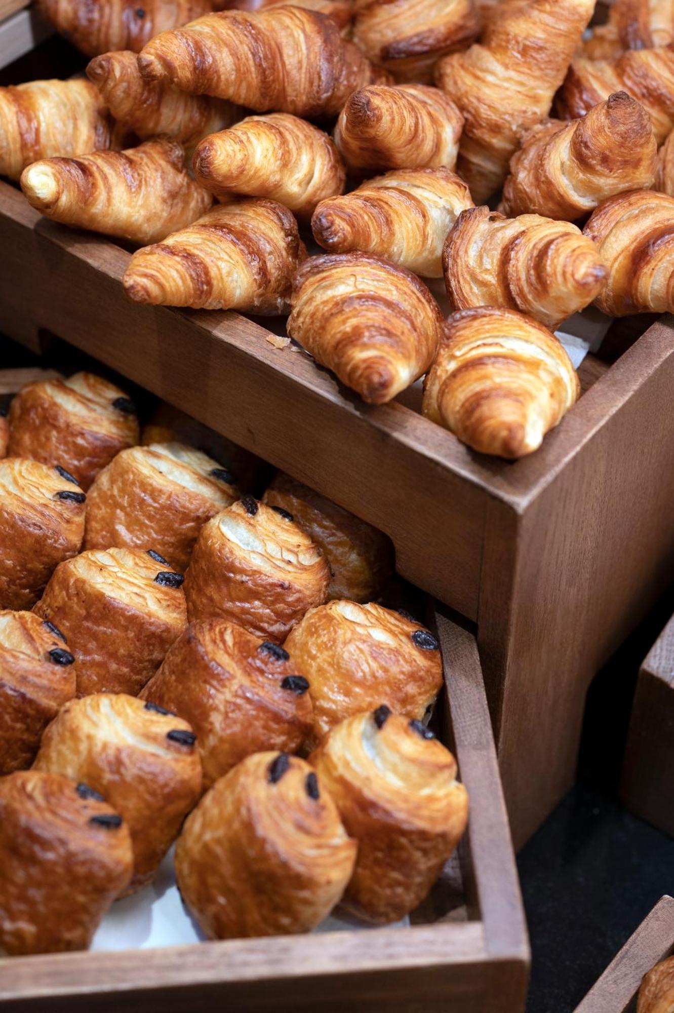 Stanhope Hotel By Thon Hotels Bruxelles Esterno foto Croissants and pain au chocolat
