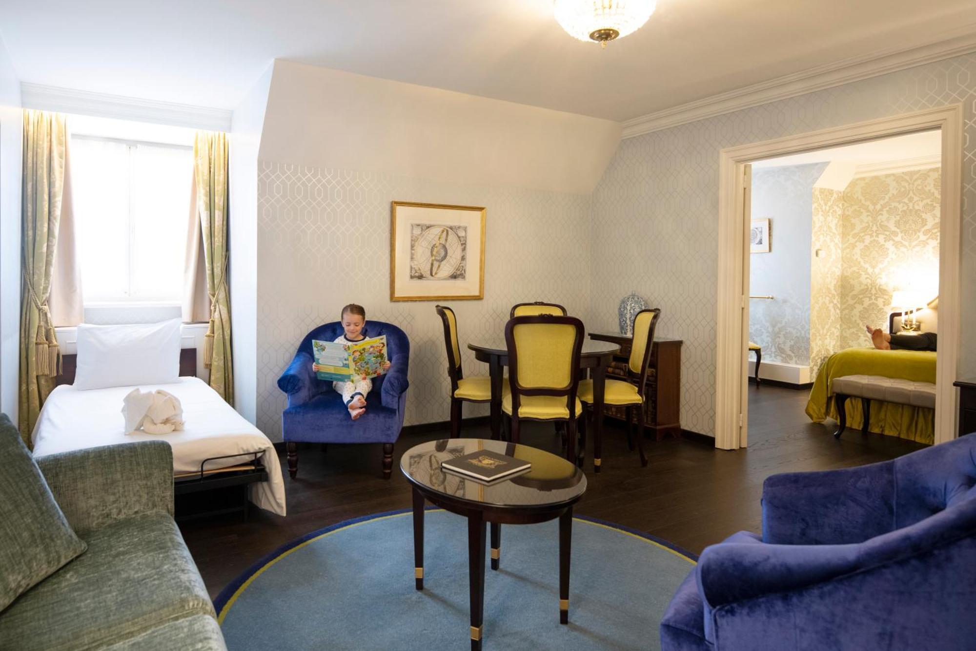 Stanhope Hotel By Thon Hotels Bruxelles Esterno foto A suite at the Hotel de Crillon