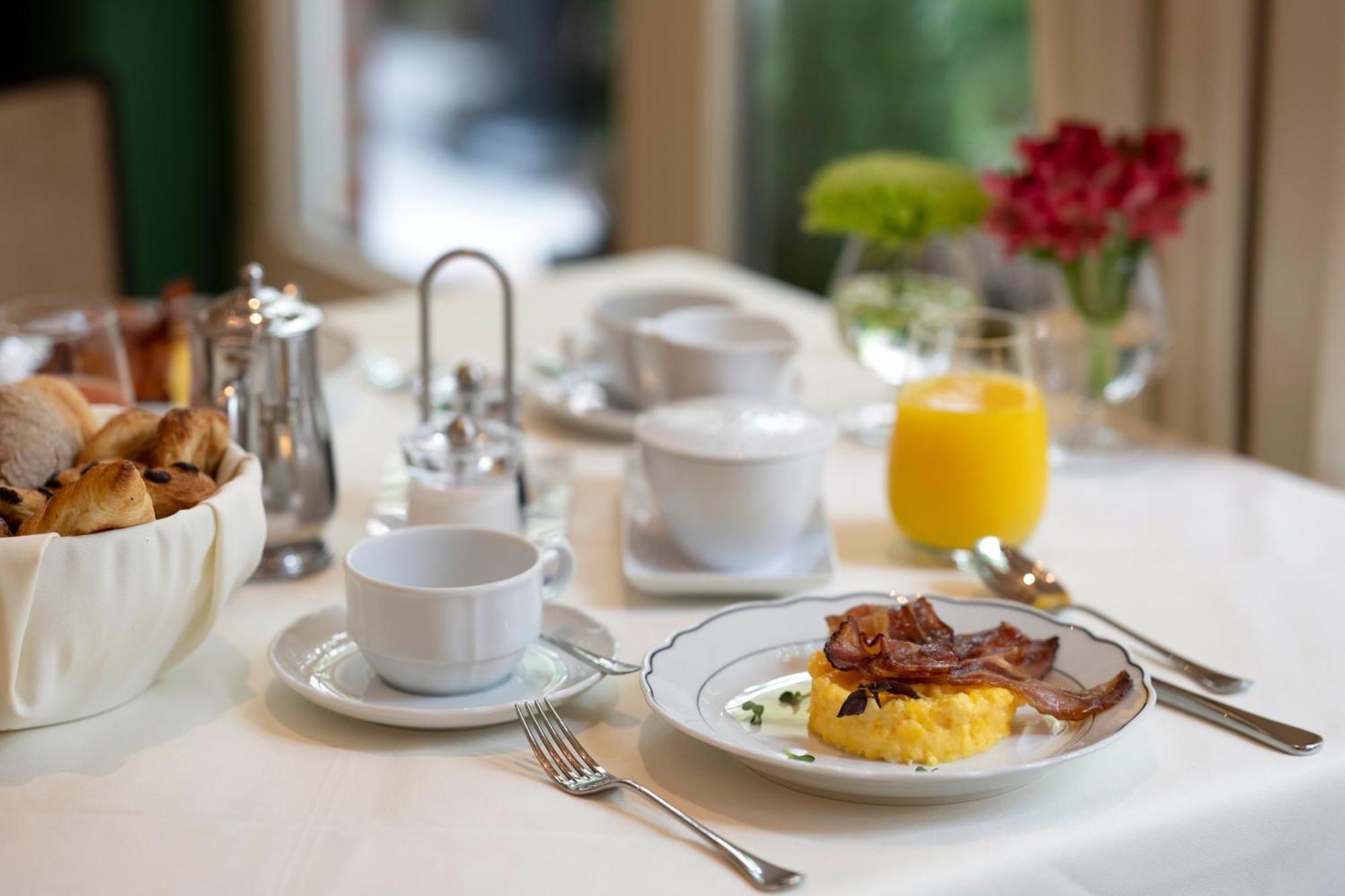 Stanhope Hotel By Thon Hotels Bruxelles Esterno foto Breakfast at the hotel